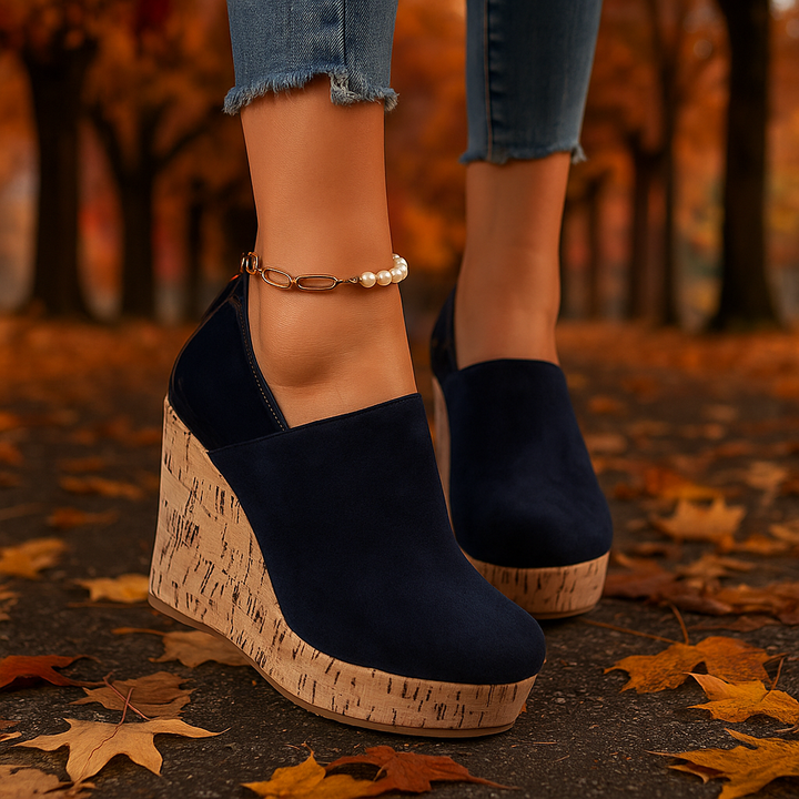 Orthopedic Valenza wedge loafers for women in deep black, designed for comfort and everyday wear.