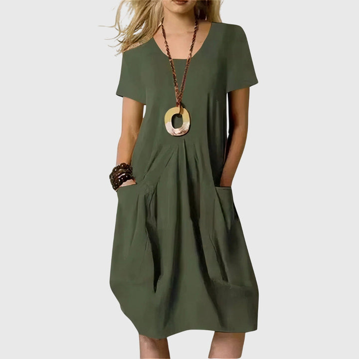 Comfortable women's versatile A-line dress featuring convenient pockets, great for a relaxed casual look.