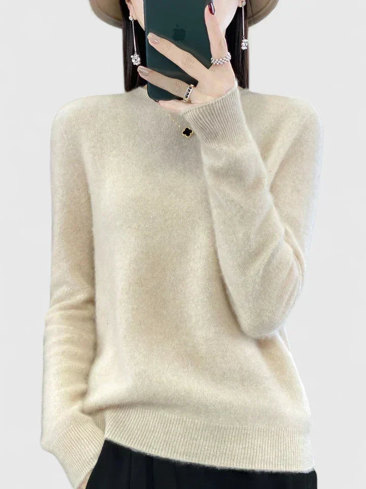 Versatile women's round neck pullover, perfect for winter fashion and chic style.