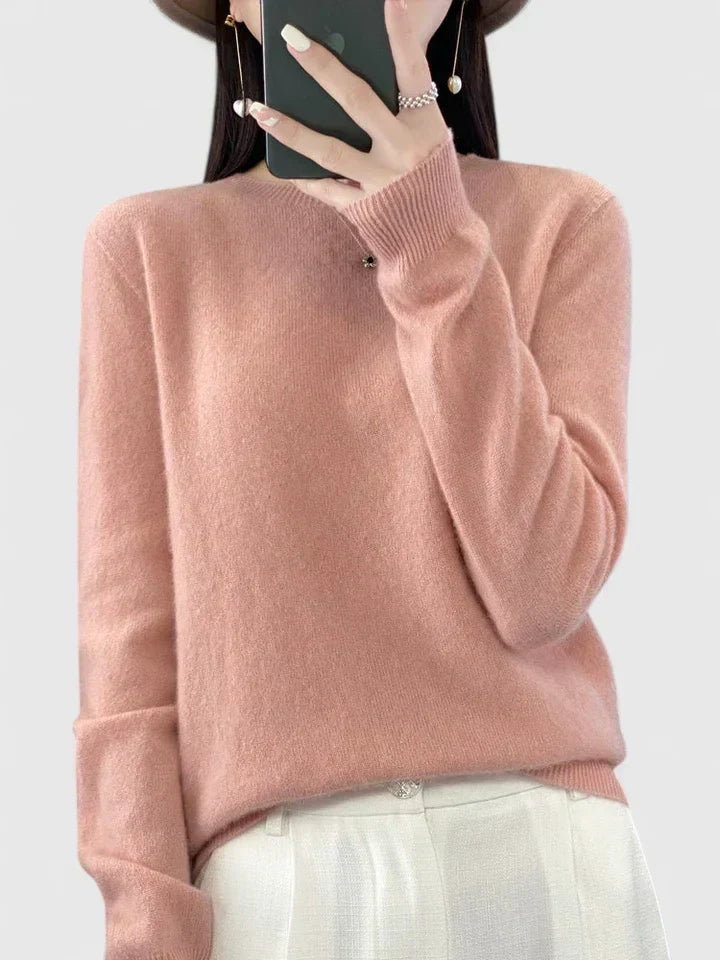 Everyday women's sweater with a relaxed fit, great for casual chic ensembles.