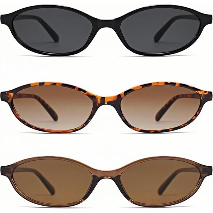 Leopard print women's 90s cat-eye sunglasses, a chic vintage retro fashion accessory offering UV400 protection.