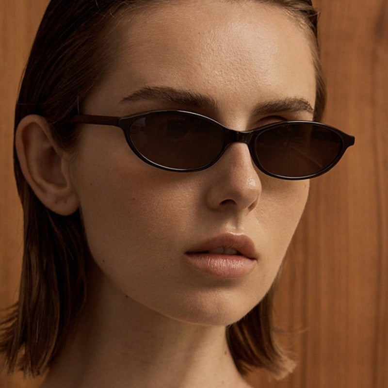 Trendy women's brown 90s cat-eye sunglasses, vintage retro fashion accessory with UV400 sun protection.