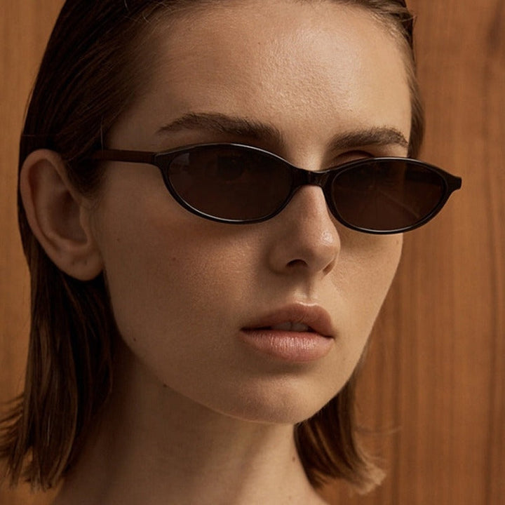 Trendy women's brown 90s cat-eye sunglasses, vintage retro fashion accessory with UV400 sun protection.