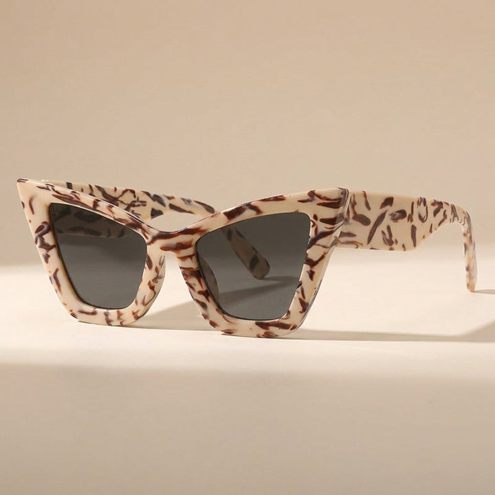Stylish women's oversized vintage cat eye sunglasses, perfect for sun protection & fashion.