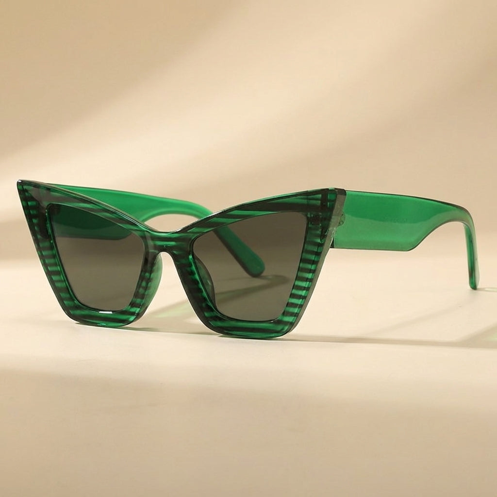 Lightweight women's cat eye sunglasses, oversized vintage style with full UV400 eye protection.