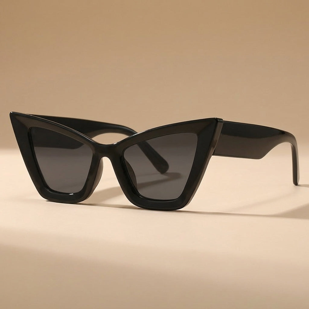 Retro oversized cat eye sunglasses for women, a vintage fashion accessory. UV400 lenses.