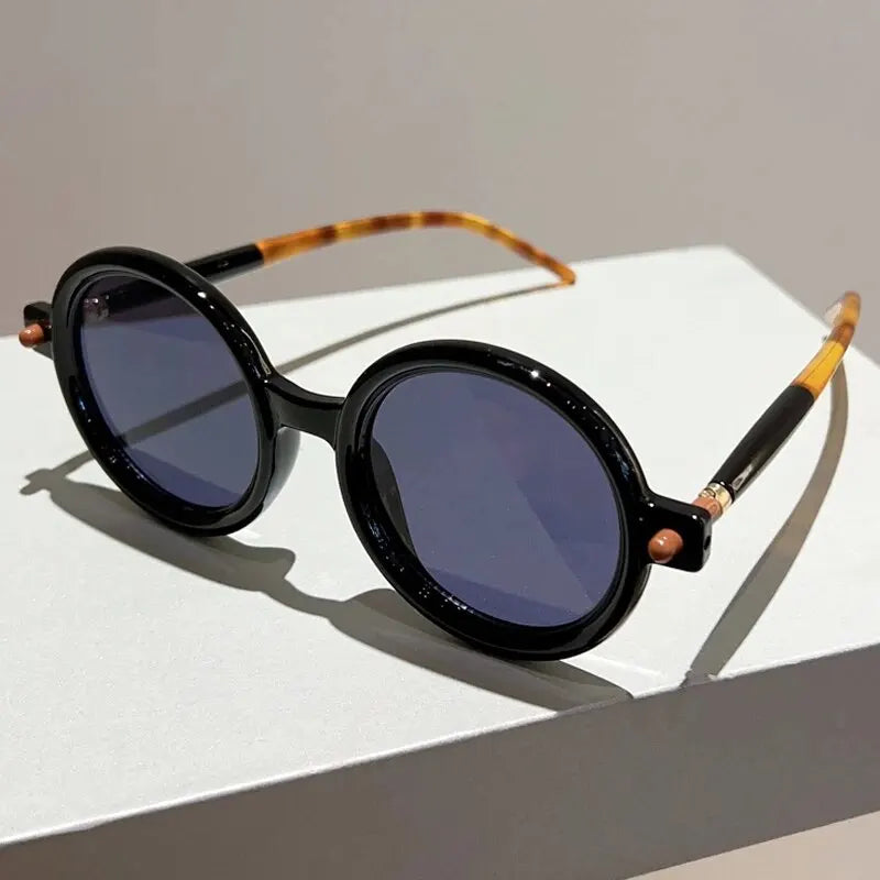 Side view: women's retro round sunglasses, highlighting the sleek frame and UV400 lenses.