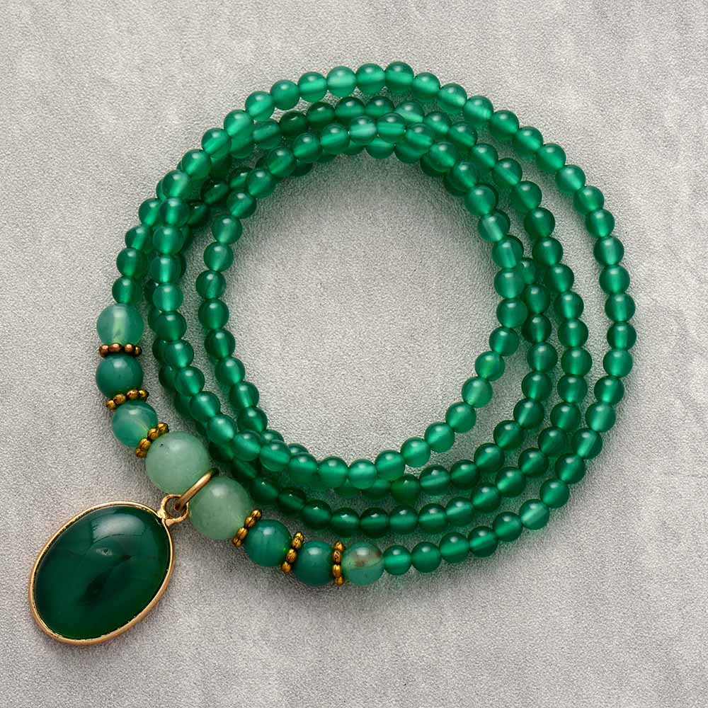 Women's vintage green onyx calming necklace, a handcrafted gemstone pendant for spiritual healing & protection.