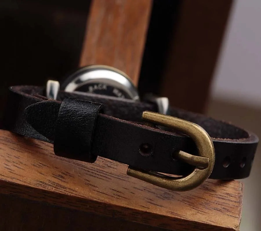 Elegant women's timepiece, a vintage quartz watch featuring a genuine leather strap.