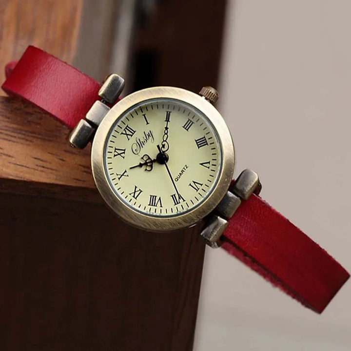 Gift for her: women's vintage quartz watch, brown leather strap & timeless design.