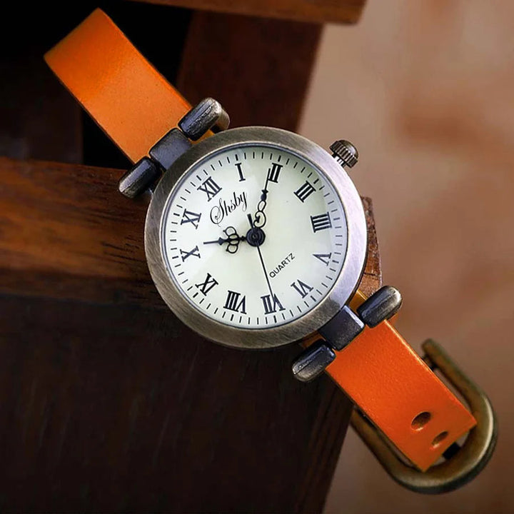 Accentuate your style with this women's vintage quartz watch & sophisticated leather strap.