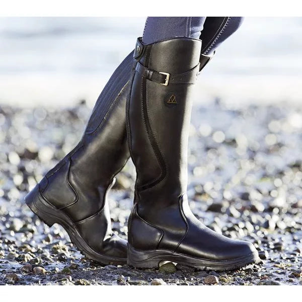 Chic women's vintage knee-high boots (Luna) in black, offering comfortable, elegant style for fall & winter.