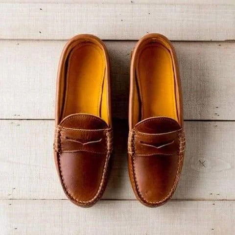Classic women's PU leather loafers, vintage style, slip-on design with a low heel for versatile everyday fashion.