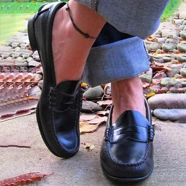 Women's vintage slip-on loafers with low heel, perfect for everyday comfort & classic casual style.