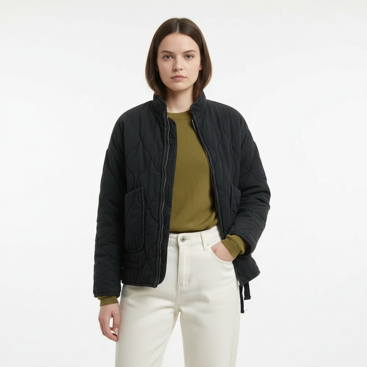 Mila insulated winter coat for women, long sleeve and cozy, embodying retro fashion.