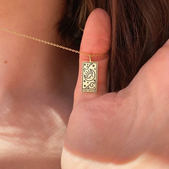 Fashionable women's tarot pendant necklace, vintage mystical accessory.
