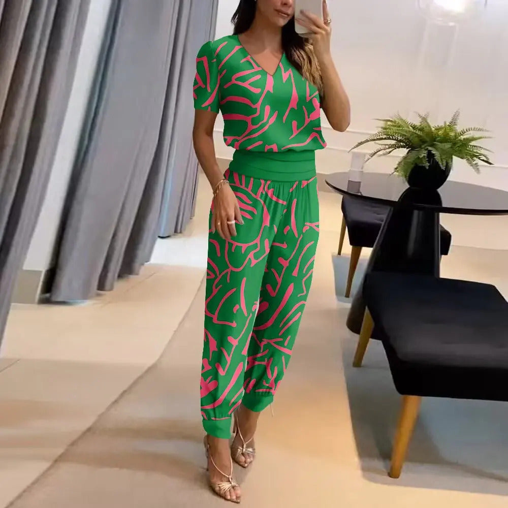 Stylish women's Viviana blouse and trousers set, a versatile and trendy outfit for a chic, modern look.
