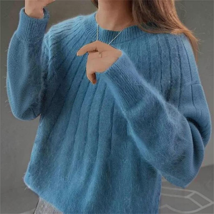Women's warm knitted cashmere sweater, perfect for cozy winter fashion and elegant style.