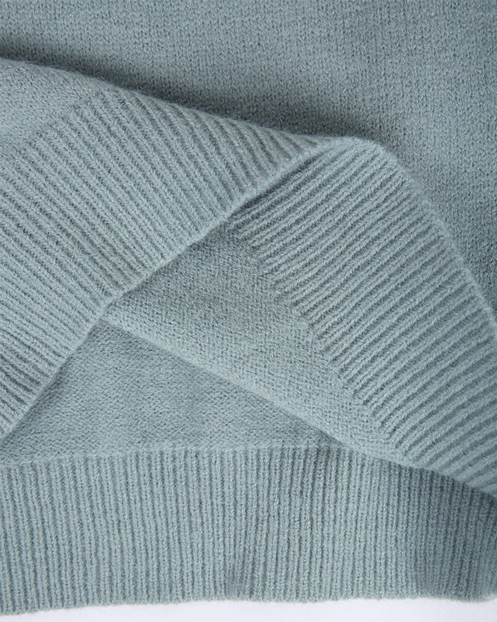 Pink women's warm pullover sweater with a relaxed fit, perfect for comfortable daily wear.