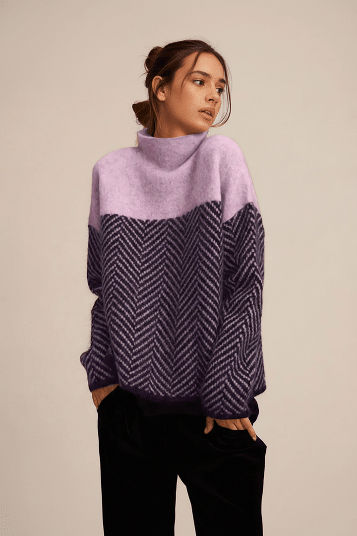 Stylish women's high collar knitted jumper, a fashionable stand-up collar sweater for modern fall & winter looks.
