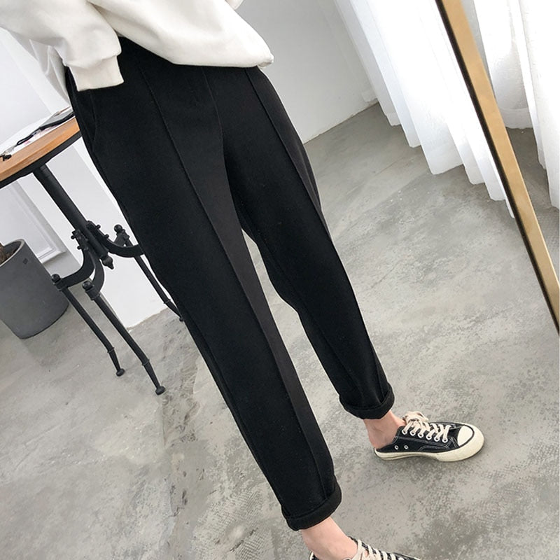 Thick women's winter pants, designed for ultimate comfort and warmth in cold weather.