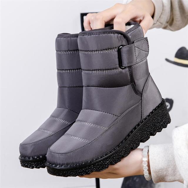 Stylish women's waterproof winter boots with cozy padding & non-slip sole. Ideal for snowy outdoor comfort.