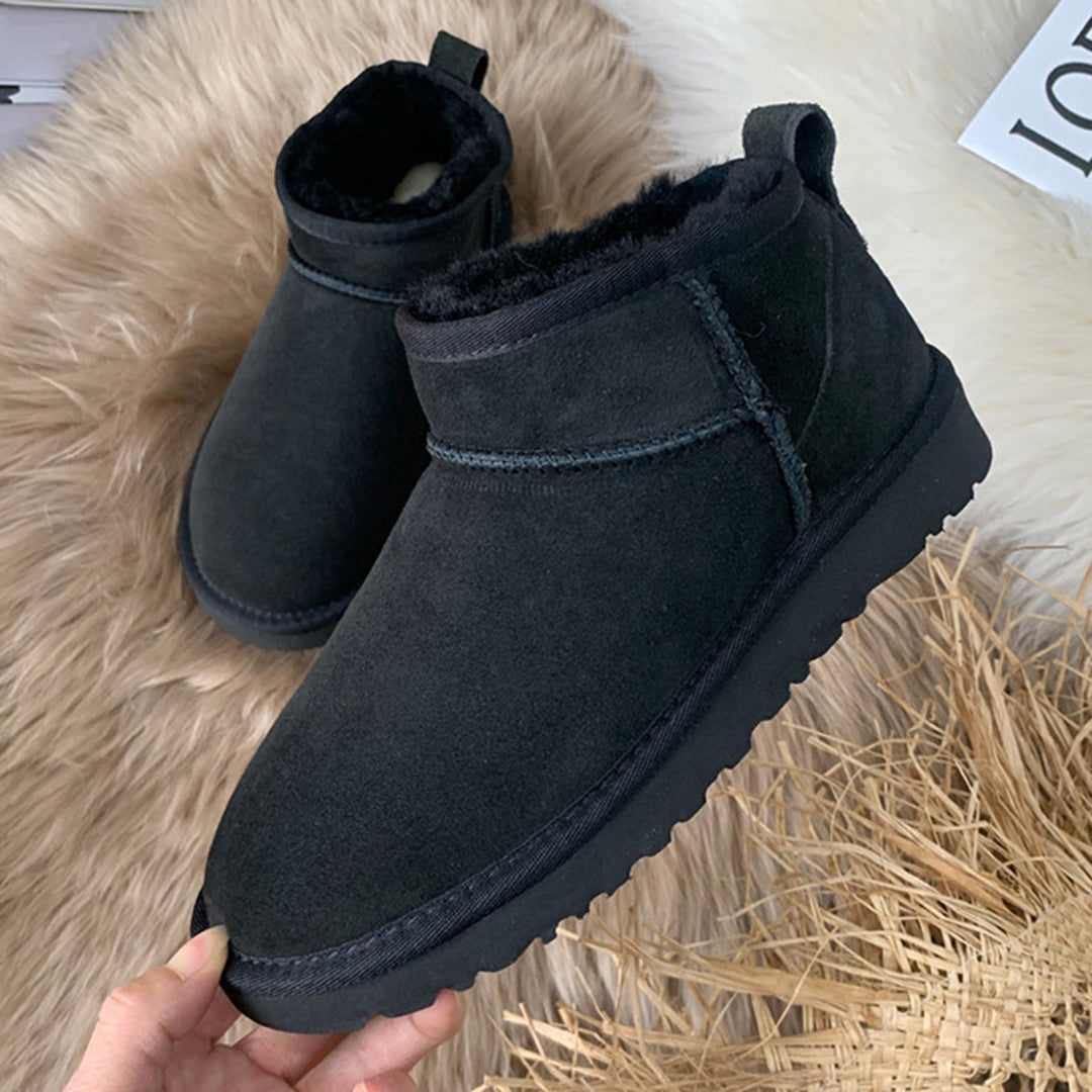 Women's warm waterproof winter boots, ideal for cold weather & snow. Ultimate comfort & protection.
