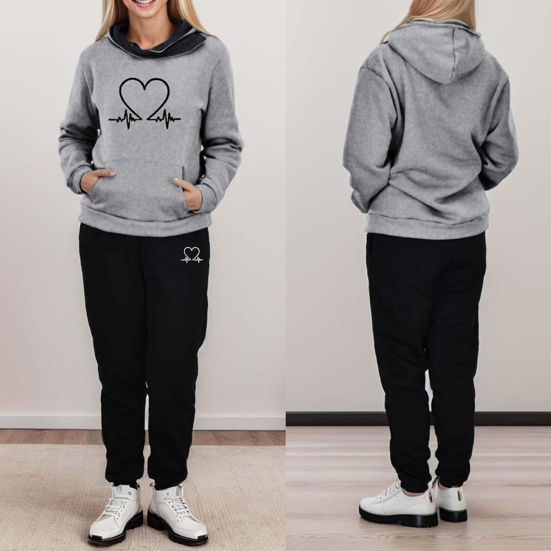Back view: Women's comfortable WARMFLEX athletic wear. Two-piece set ideal for loungewear and daily outfits.