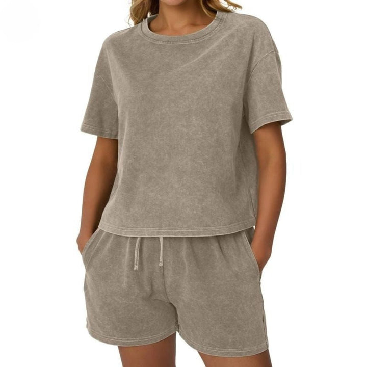 Comfortable women's two-piece washed cotton lounge set, ideal for relaxing at home or casual outings.