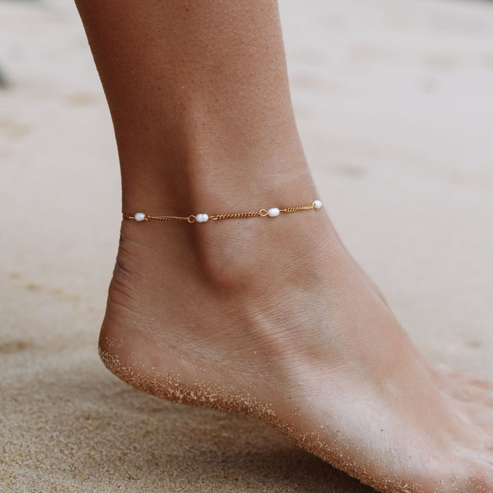 Women's water-resistant freshwater pearl anklet, gold plated. Perfect adjustable summer beach jewelry.