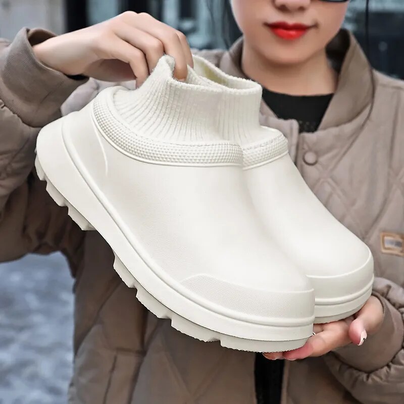 Stylish women's waterproof clogs, "Madeline" style, featuring a comfortable knit cuff and non-slip sole.
