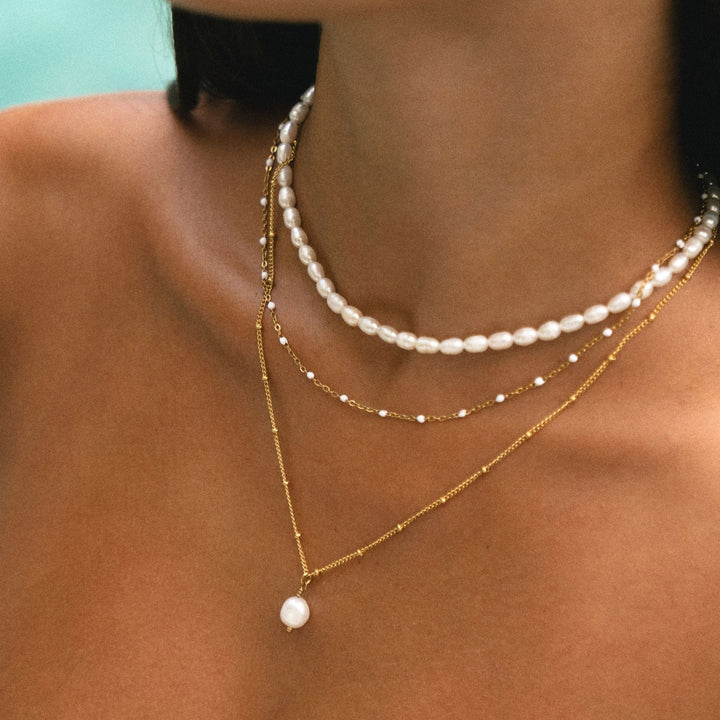Fashionable white enamel choker necklace, perfect for women's minimalist style.