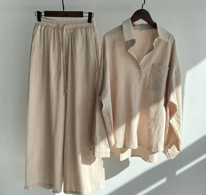 Comfortable Geneve women's linen blend set, a key piece for any summer or spring wardrobe.