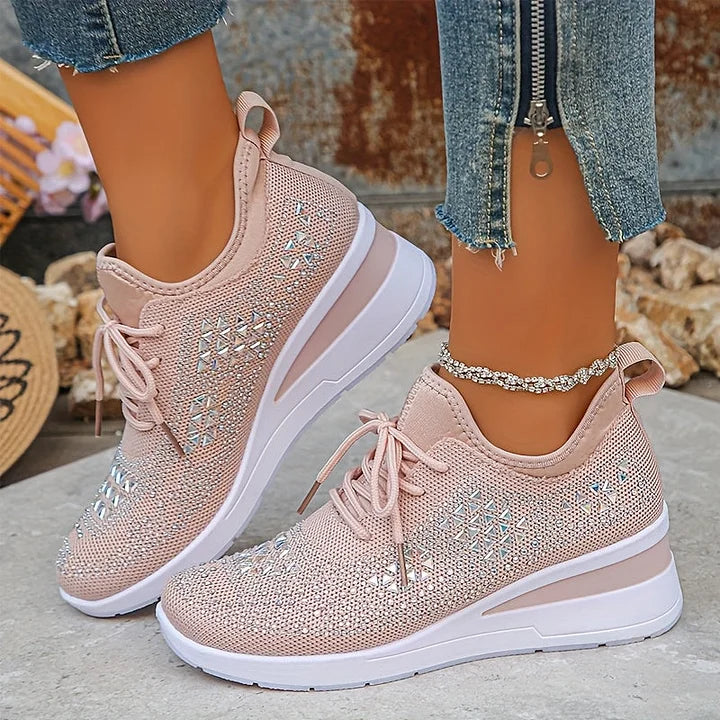 Women's orthopedic sneakers in white, featuring arch support for everyday comfort & style.