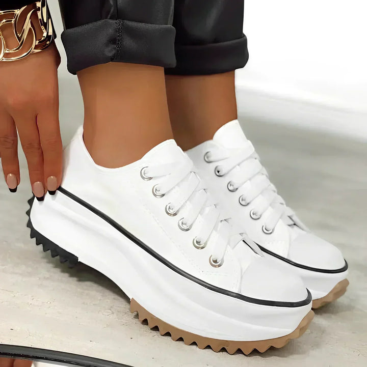 Active women's platform sneakers, combining comfort with a trendy design for stylish and versatile everyday footwear.