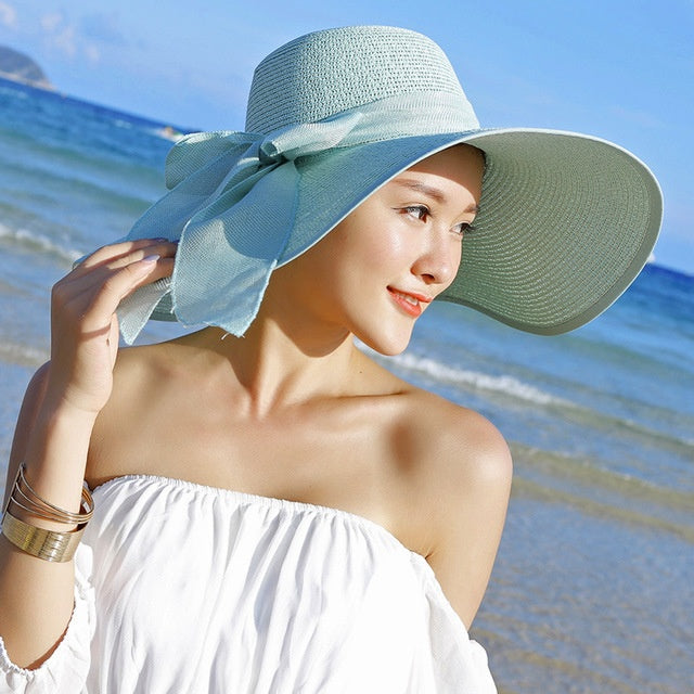 Stylish Damen-Strohhut with wide brim, offering excellent sun protection, ideal for women's outdoor fashion