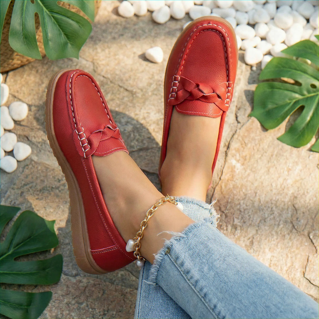 Women's orthopedic loafers, wide fit for optimal comfort and arch support.