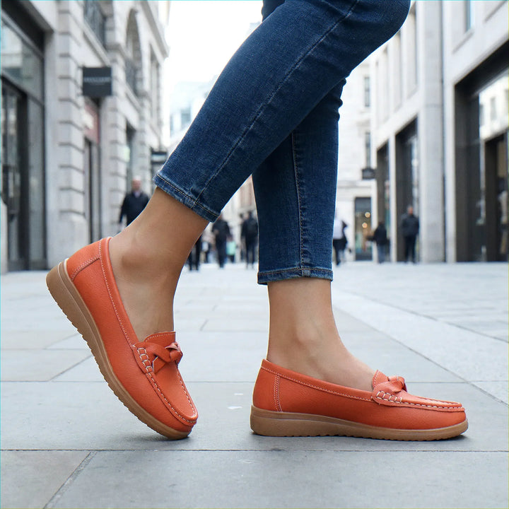 Everyday women's wide fit orthopedic loafers, featuring advanced arch support.