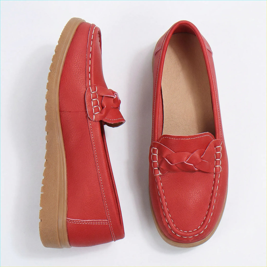 Everyday women's slip-on loafers, wide fit, featuring orthopedic arch support.