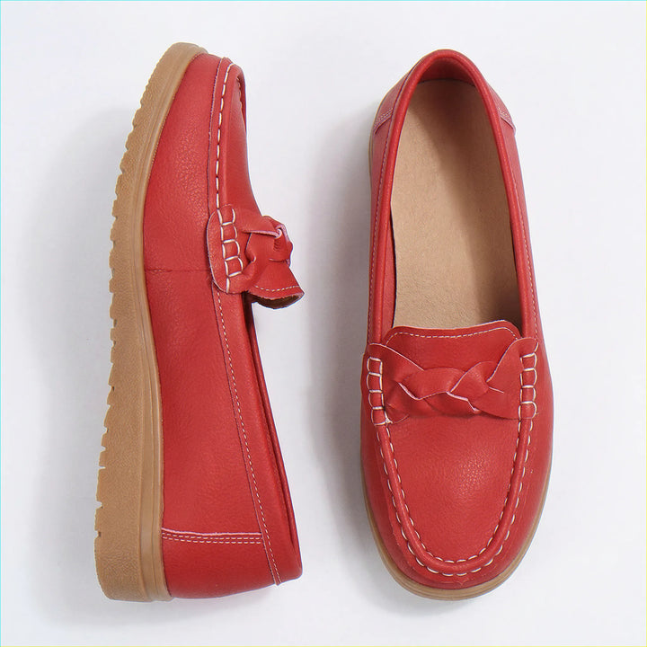 Everyday women's slip-on loafers, wide fit, featuring orthopedic arch support.