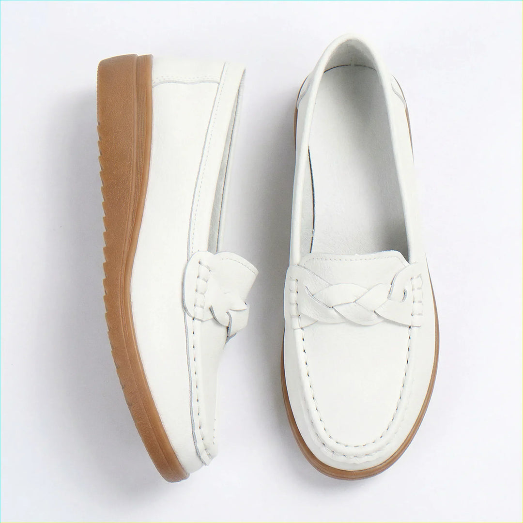 Casual women's flats, wide fit orthopedic loafers with built-in arch support.