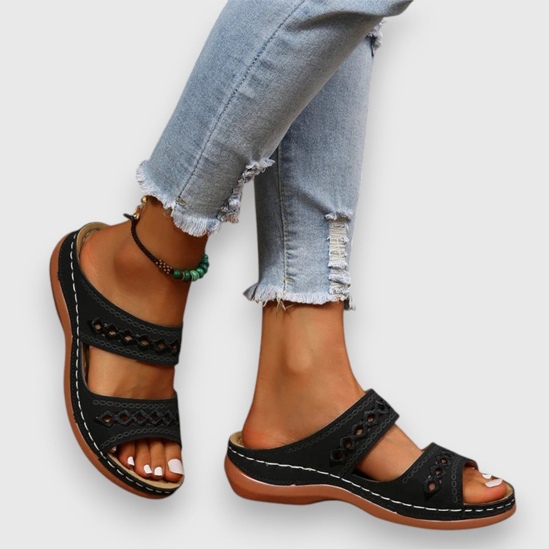 Breathable women's wide fit comfort sandals, ideal for warm weather and casual use.