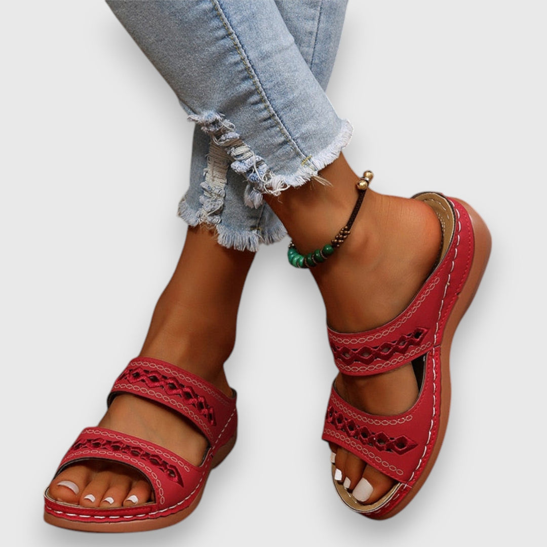 Supportive women's wide fit walking sandals, engineered for ultimate foot comfort & stability.