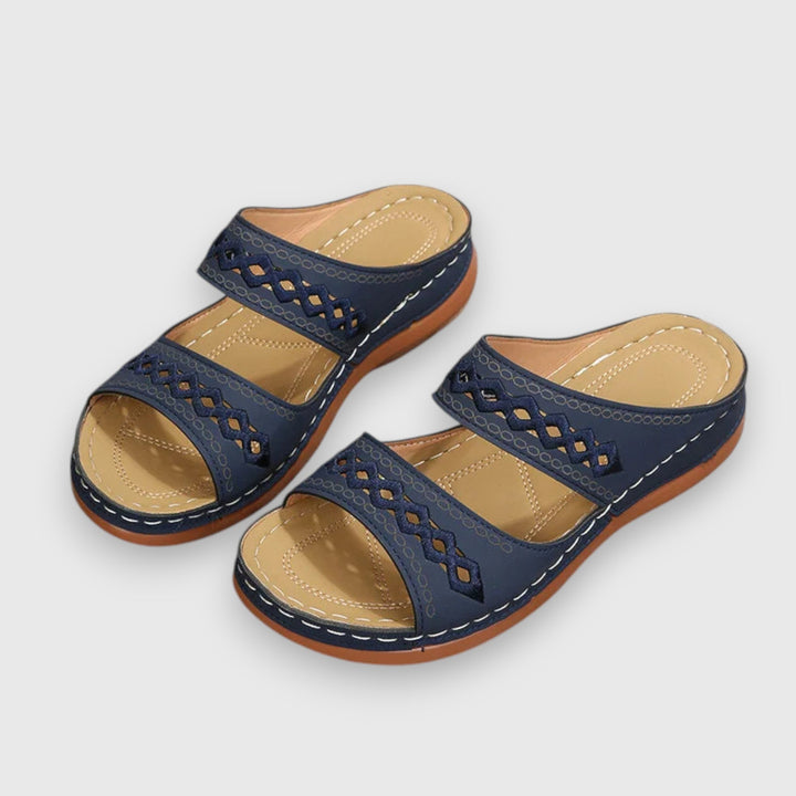Stylish women's wide fit casual sandals, perfect for summer walks & lasting comfort.