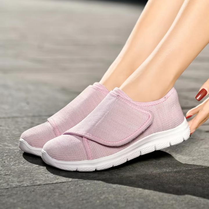 Supportive women's wide fit walking shoes, cushioned for daily comfort, easy to adjust.