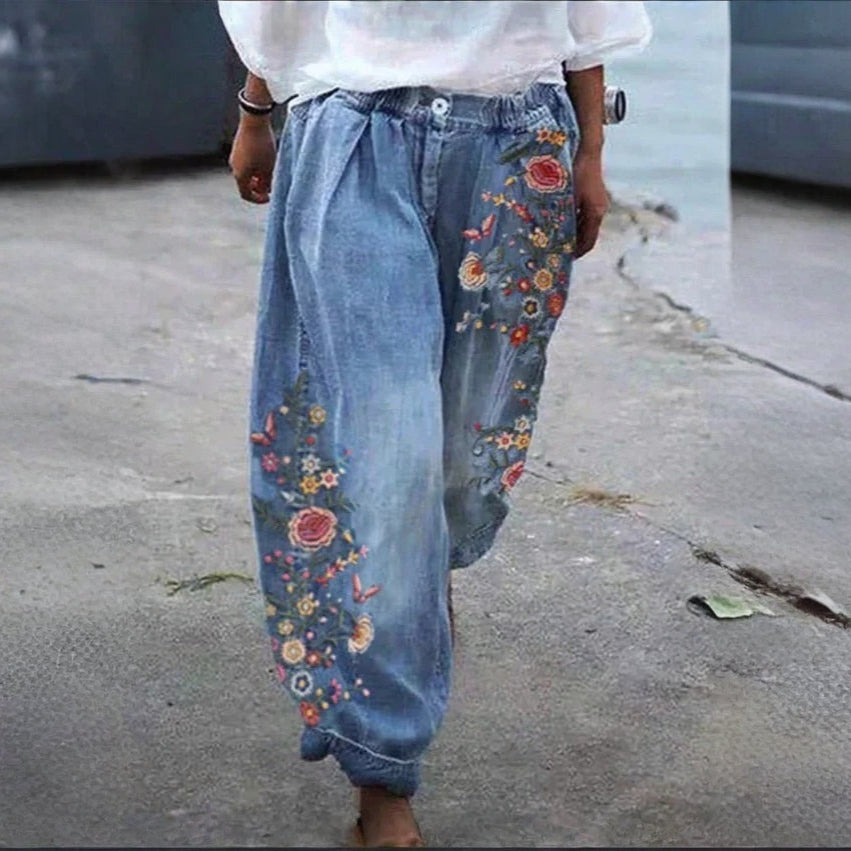 Women's wide leg high-waist denim cargo pants, loose fit, utility style for casual wear.