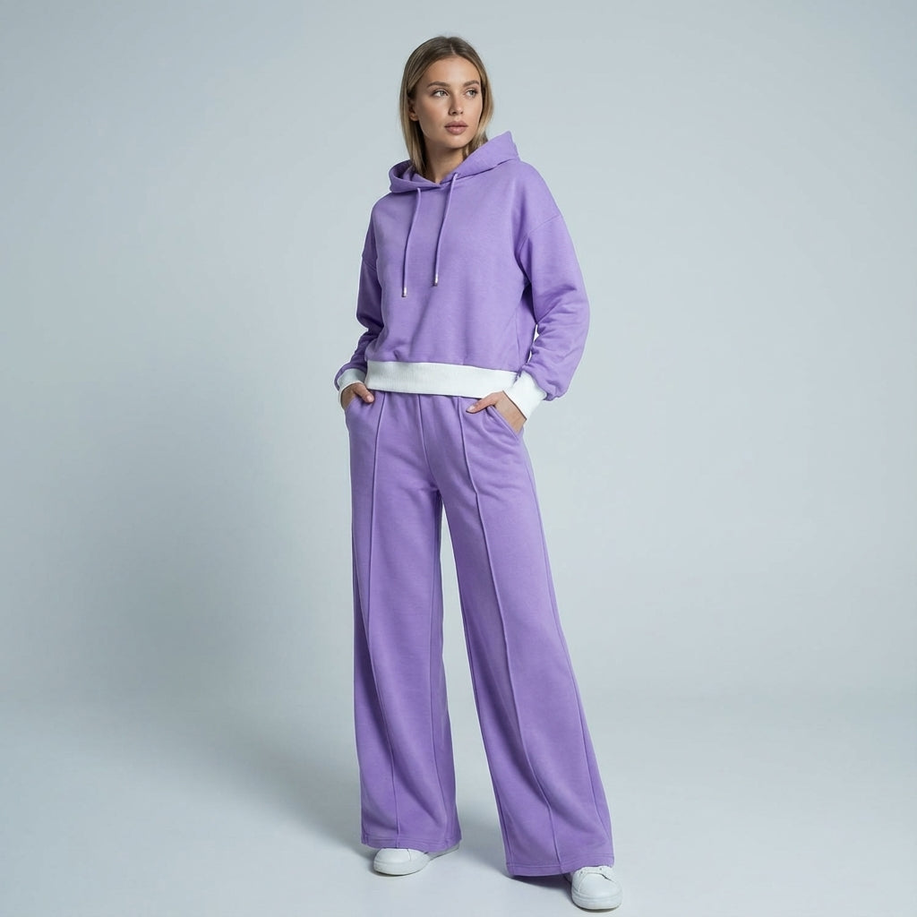 Effortless women's casual outfit: wide leg jogger pants and matching comfortable top