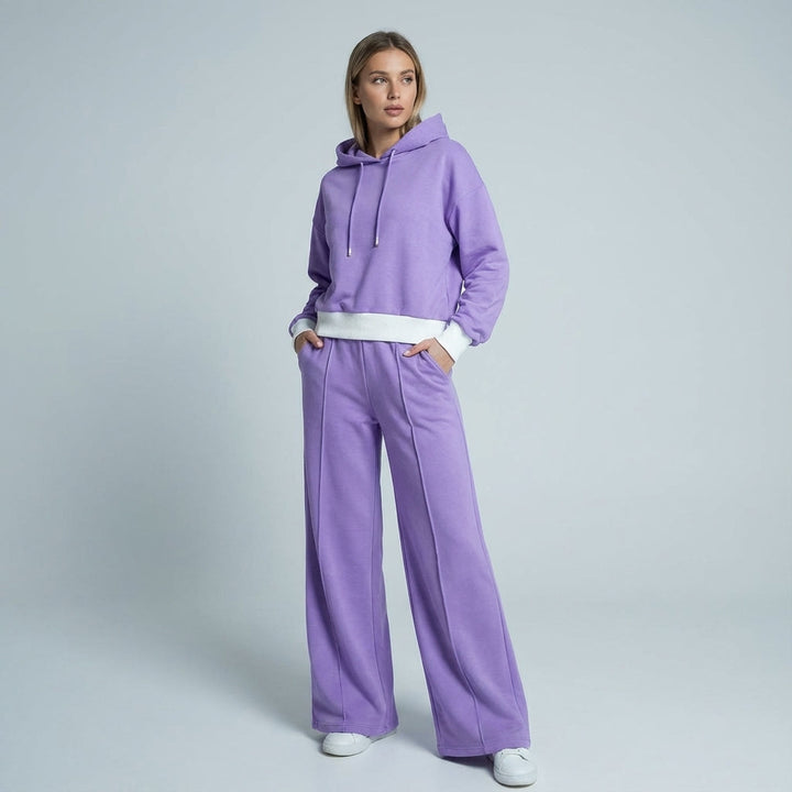 Effortless women's casual outfit: wide leg jogger pants and matching comfortable top