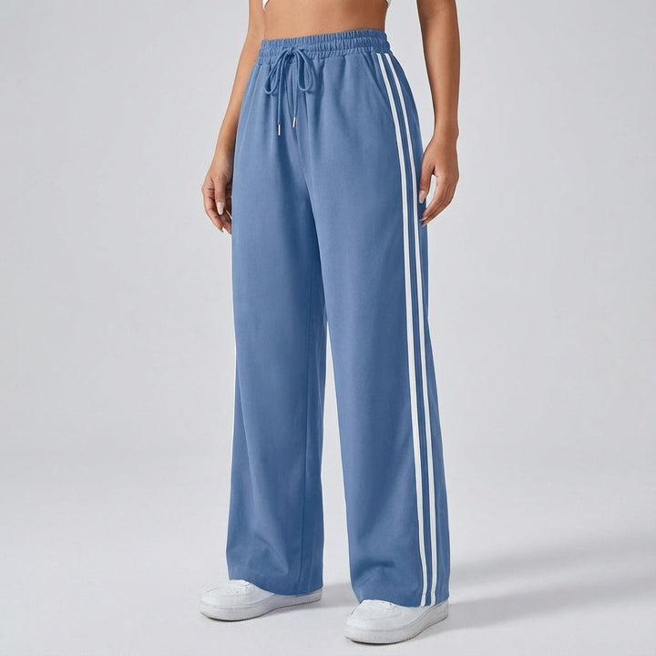 Damen wide leg jogger trousers with bold sporty stripes, a chic athletic wear option