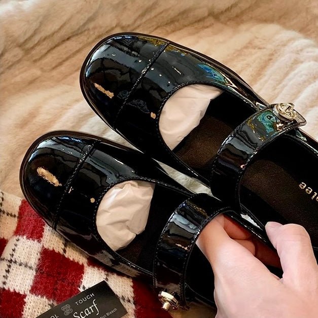 Durable women's Mary Jane flats, wide toe box design & strong arch support for long-lasting comfort.